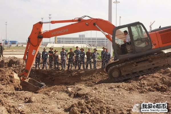 空军找上蓝翔技校联合培训:为的就是挖掘机
