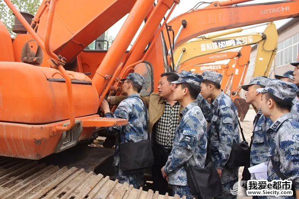 空军找上蓝翔技校联合培训:为的就是挖掘机