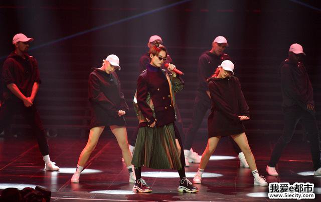李宇春主打歌木兰 中国风歌曲现在的趋势还是挺不错的