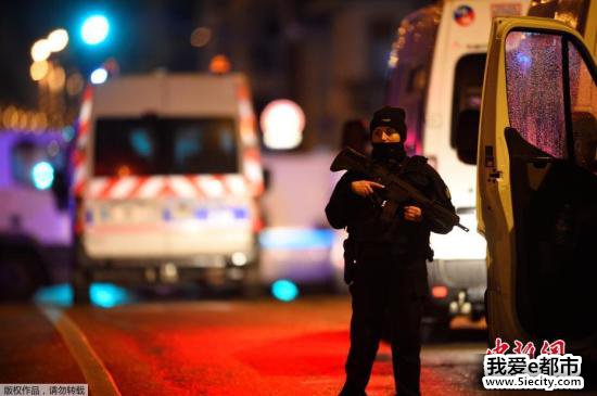 当地时间12月11日晚,法国东部城市斯特拉斯堡市(Strasbourg)一处圣诞集市附近发生枪击案,警方已确认枪手身份,正在搜捕该嫌犯。