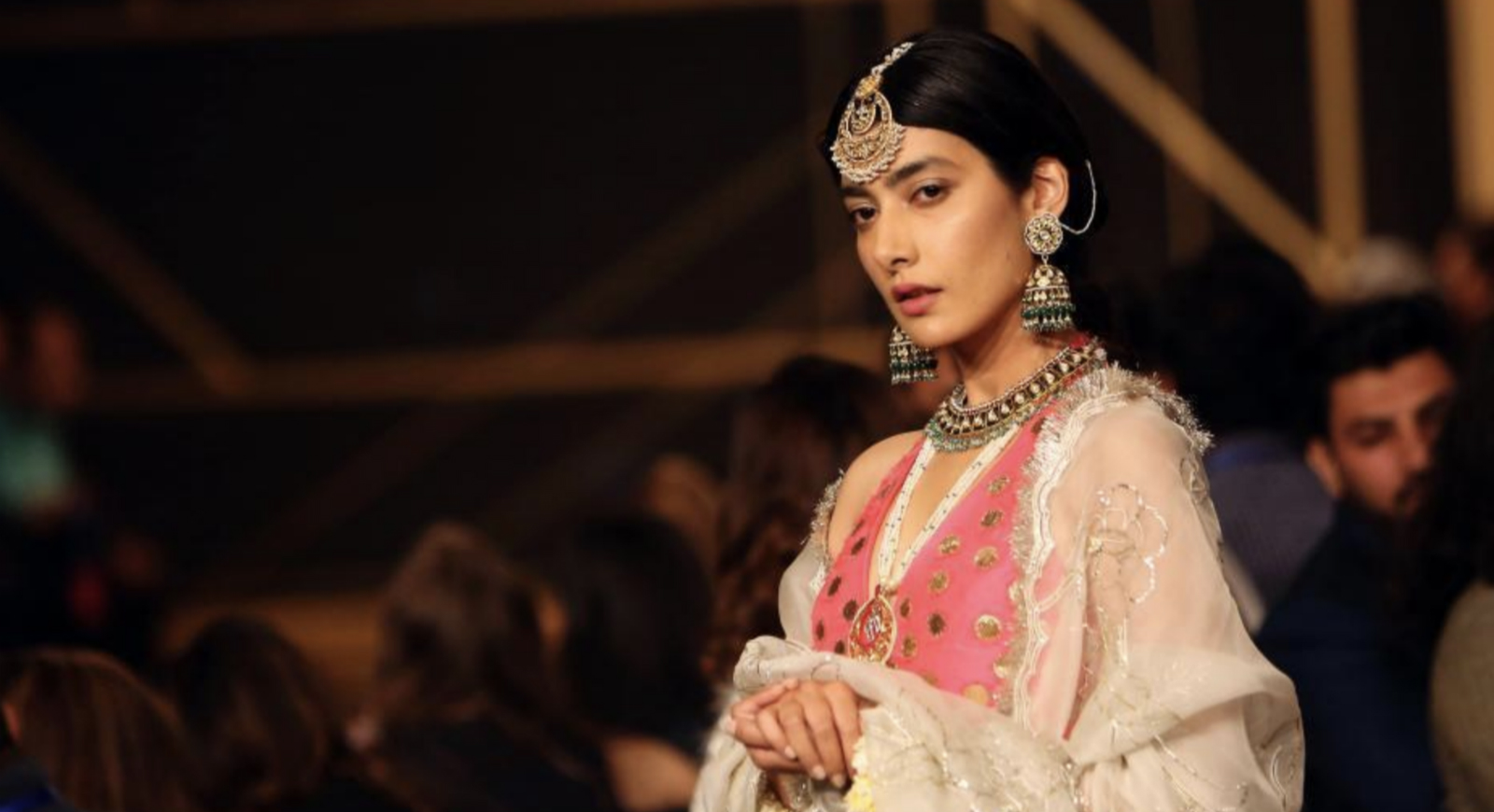 ͻ˹̹ʱװܳ ģչʾʦƷ