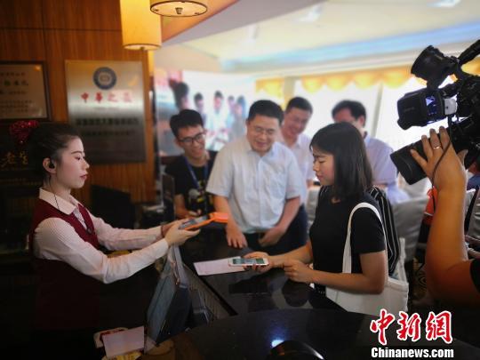2018810գйӷƱʵء<a target='_blank'  data-cke-saved-href='http://www.chinanews.com/' href='http://www.chinanews.com/'></a>   